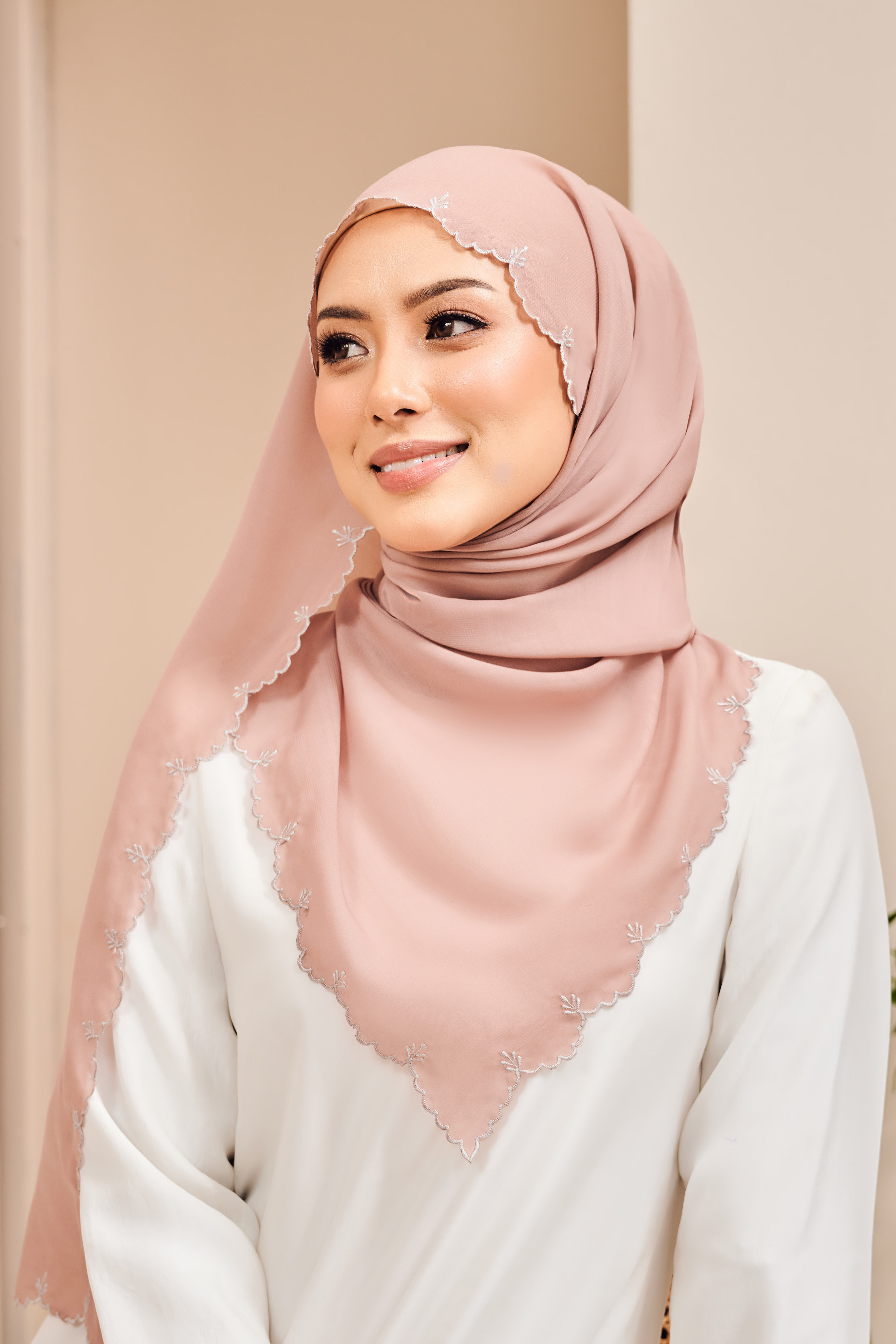 LELIA Sulam Shawl in Dusty Pink